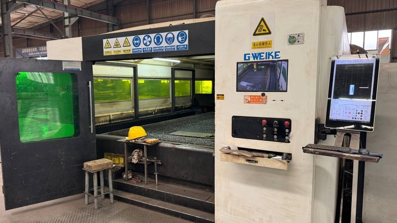 Flat-bed laser cutting machine on the production floor